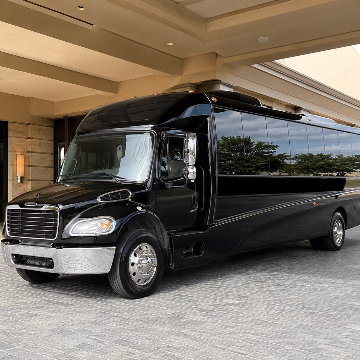 leander 28 passenger minibus