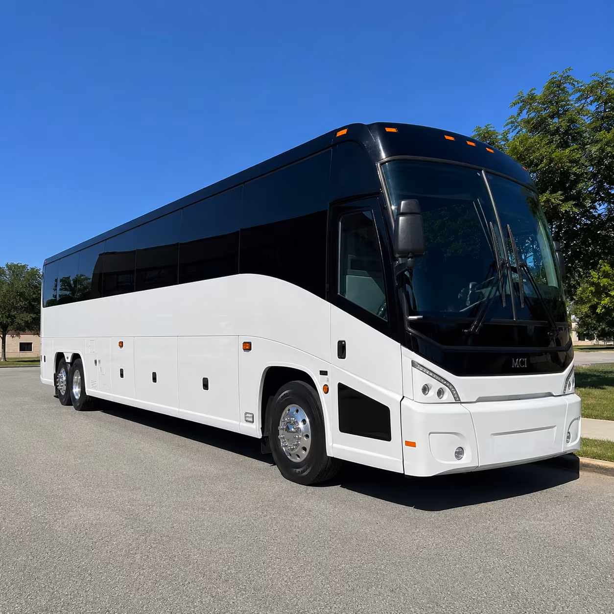 leander 40 passenger charter bus